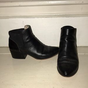 House of Harlow booties